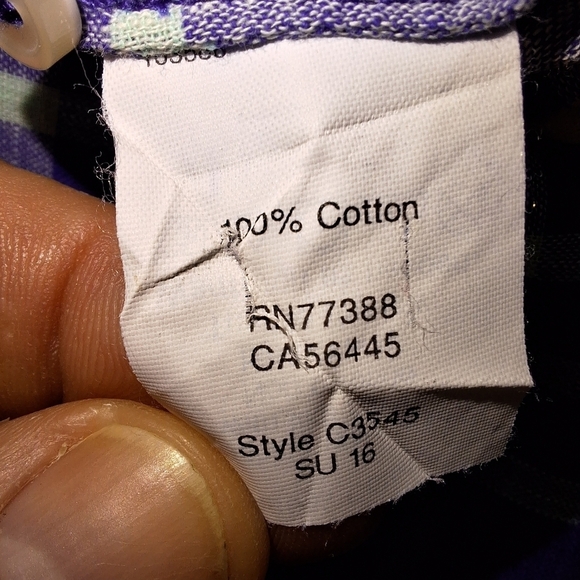 A J.Crew ladies long sleeve button-down blue plaid shirt in a size XS. - Picture 4 of 5